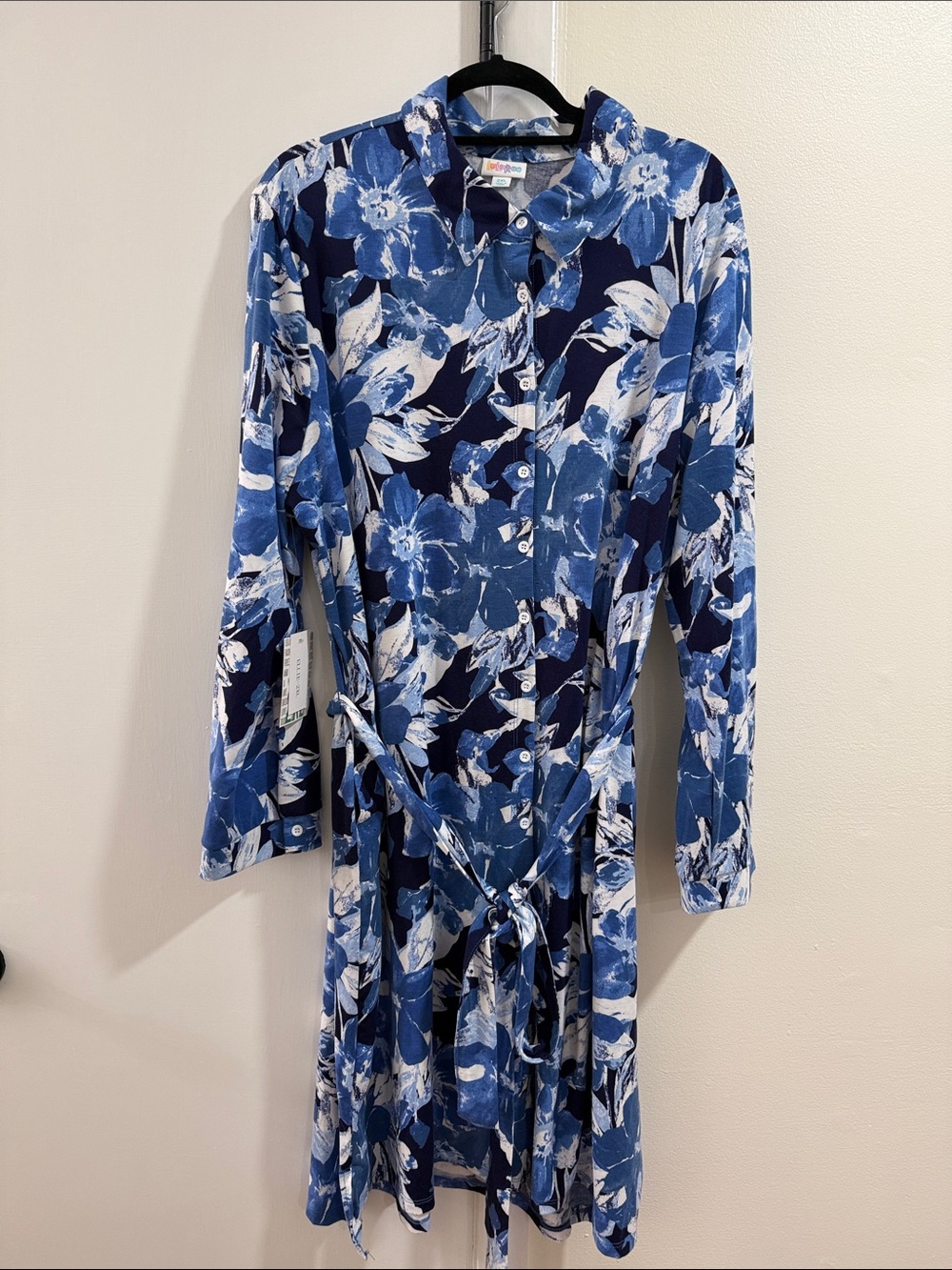 LuLaRoe Ellie classic shirt dress blue& white Floral Button-Front Long Sleeve